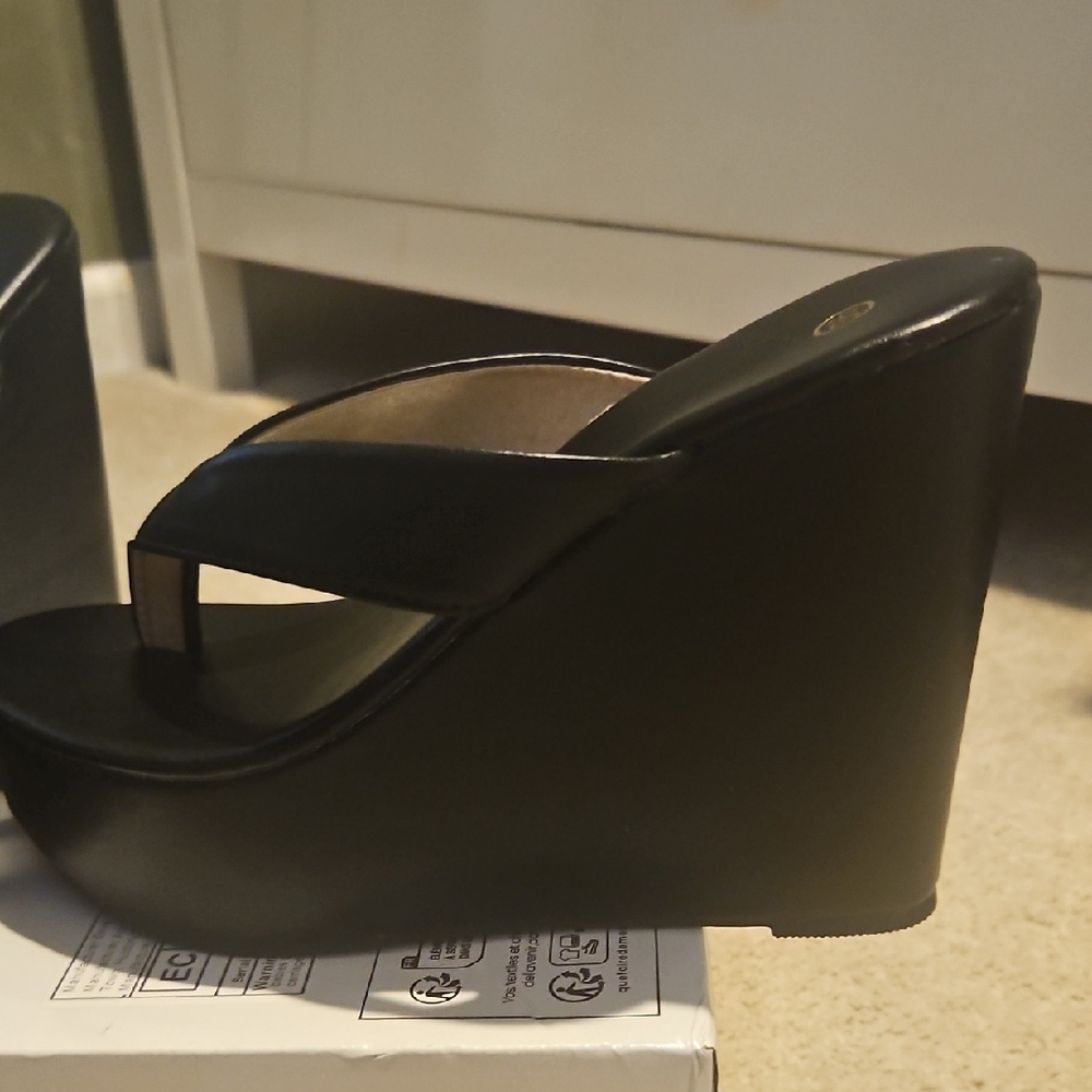 Black Wedge Sandals with High Platform and Thong Strap - Picture 6 of 7